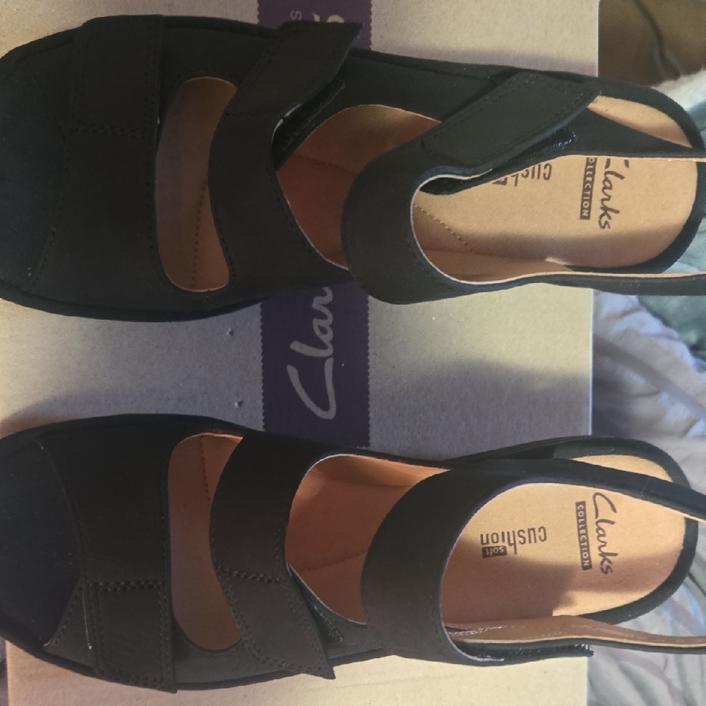 Clarks Women's Black Strappy Sandals